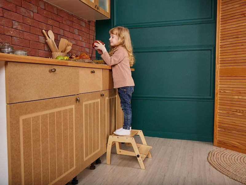 Бестселер | Вежа Монтесорі Лак - дитячий стіл і стілець 2 в 1 Little Mark's Lab. Вежа помічника трансформер із захисною сіткою, дошкою для малювання та тримачем для паперу 105389235 фото